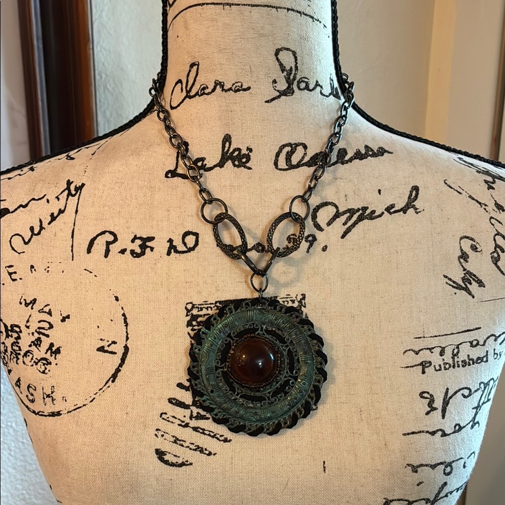 Elegant Black Green & Brown Pendant Necklace